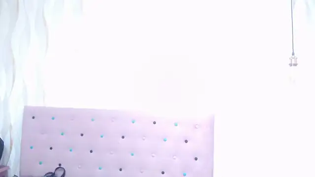 Naomi Braunx online show from June 19, 2026, 1:48 pm