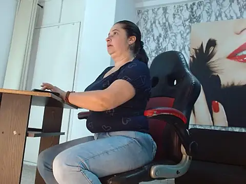 mariani smith online show from October 4, 2025, 11:52 am