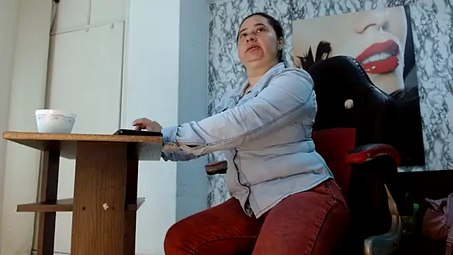 mariani smith online show from December 2, 2025, 12:10 pm