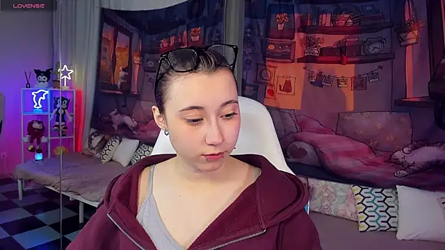 ClaraParks online show from December 14, 2025, 10:25 pm