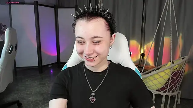 ClaraParks online show from April 21, 2026, 7:17 pm