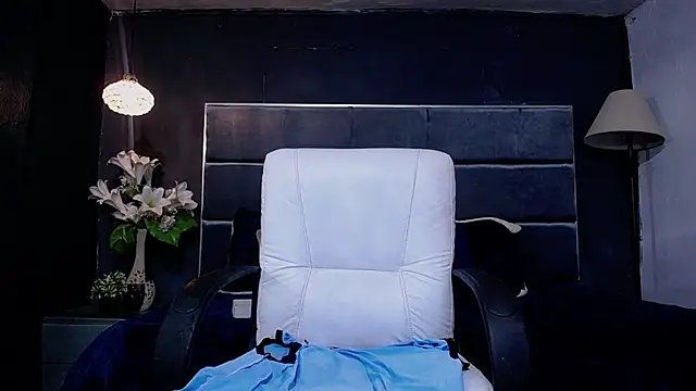 blackbignude online show from October 25, 2025, 1:24 am