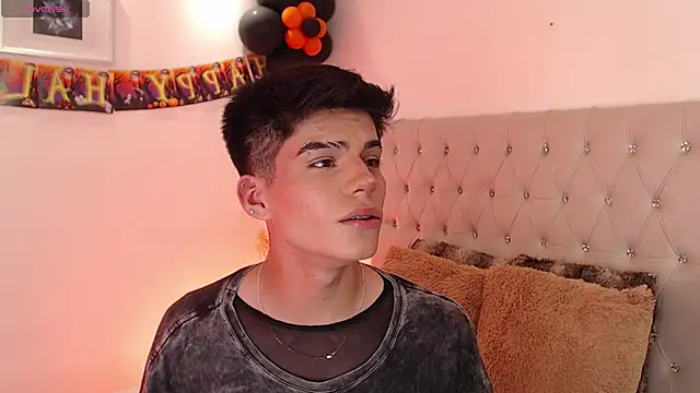 Snapshot of Dulcey_ chatting on October 17, 2025, 4:04 am Dulcey online show from October 17, 2025, 4:04 am