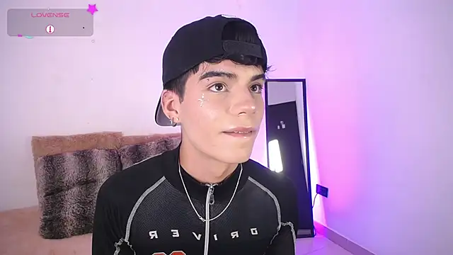 Snapshot of Dulcey_ chatting on November 2, 2025, 10:45 pm Dulcey online show from November 2, 2025, 10:45 pm