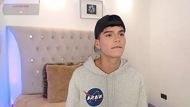 Snapshot of Dulcey_ chatting on November 19, 2025, 4:12 am Dulcey online show from November 19, 2025, 4:12 am