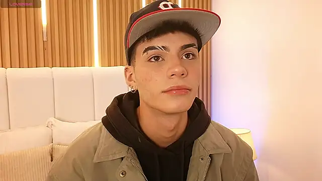 Dulcey  online show from March 17, 2026, 4:39 am