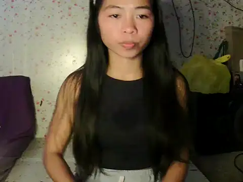 Snapshot of SweetMissPinay18 chatting on December 21, 2025, 3:35 am SweetMissPinay18 online show from December 21, 2025, 3:35 am