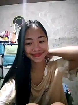 Snapshot of SweetMissPinay18 chatting on May 12, 2026, 8:17 pm SweetMissPinay18 online show from May 12, 2026, 8:17 pm