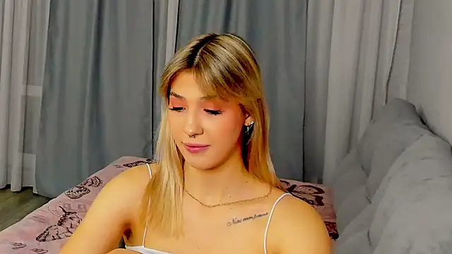 Snapshot of Bella_svon chatting on October 5, 2025, 3:10 pm Bella svon online show from October 5, 2025, 3:10 pm