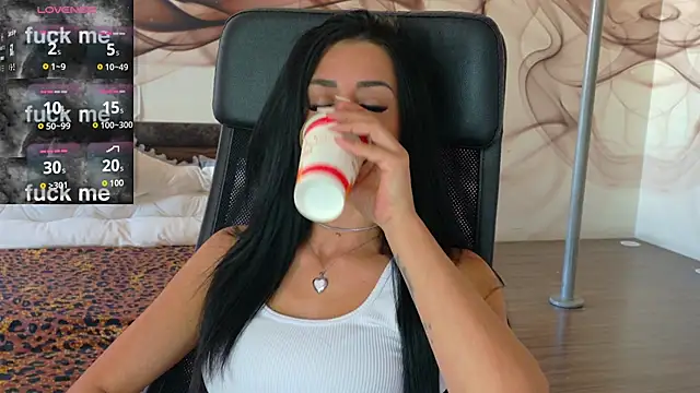 NaomiScarlet online show from September 9, 2025, 8:36 am