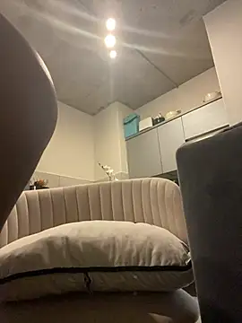 prettydollyy online show from April 22, 2026, 10:28 am