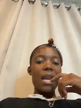 prettydollyy online show from April 23, 2026, 11:42 am