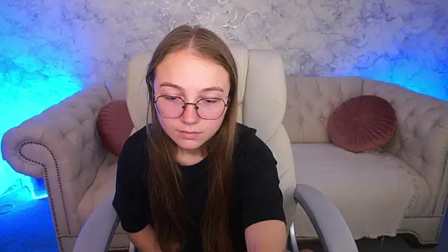 ArrinaWairr online show from September 9, 2025, 8:25 am