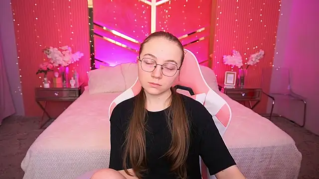 ArrinaWairr online show from February 12, 2026, 9:04 am