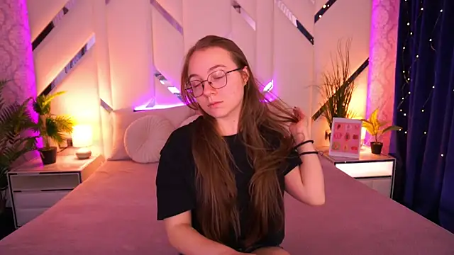 ArrinaWairr online show from February 19, 2026, 9:49 am