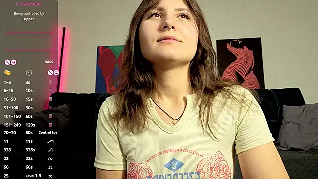 TrixiBell online show from December 19, 2025, 4:41 am