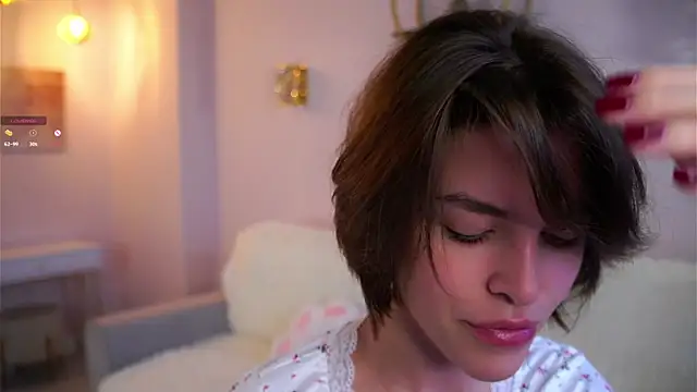 EleneButton online show from October 4, 2025, 1:25 am