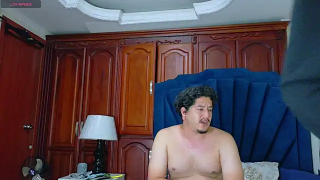 RoxyandAron2 online show from June 5, 2026, 11:27 am