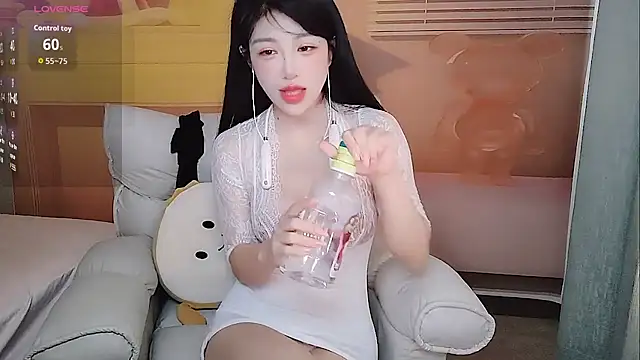 Coco--01 online show from April 11, 2026, 1:32 am