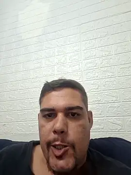 feehzungi0000 online show from April 2, 2026, 11:30 am