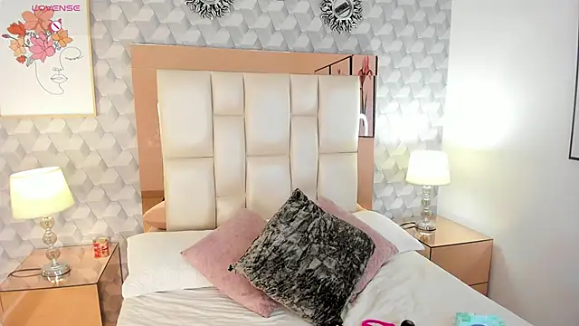 Sasha  sims   online show from September 11, 2025, 11:54 am