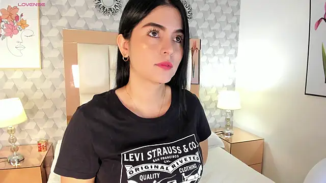 Sasha  sims   online show from September 14, 2025, 11:53 am