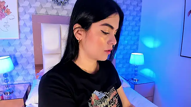 Sasha  sims   online show from October 24, 2025, 11:39 am