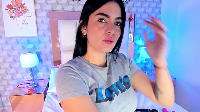 Sasha  sims   online show from November 19, 2025, 11:43 am