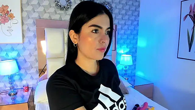 Sasha  sims   online show from November 23, 2025, 11:32 am