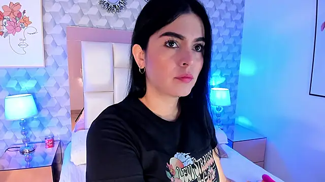 Sasha  sims   online show from November 25, 2025, 11:32 am