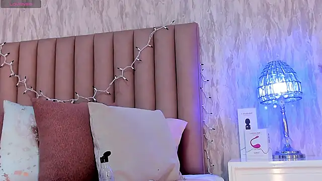 Emely florence  online show from January 12, 2026, 7:52 pm