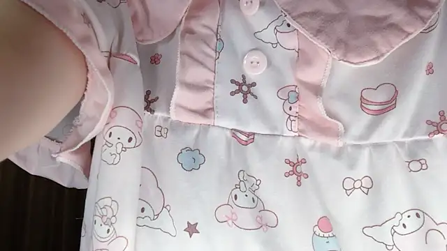 EnEn xiaobao online show from November 14, 2025, 4:17 pm