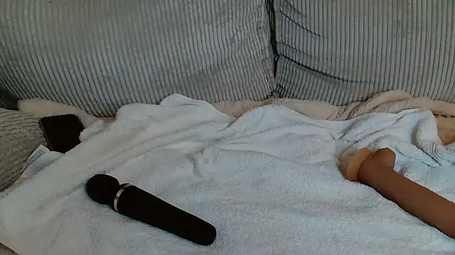 liloush   online show from October 22, 2025, 10:09 pm