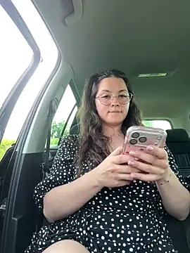 liloush   online show from April 21, 2026, 3:28 pm