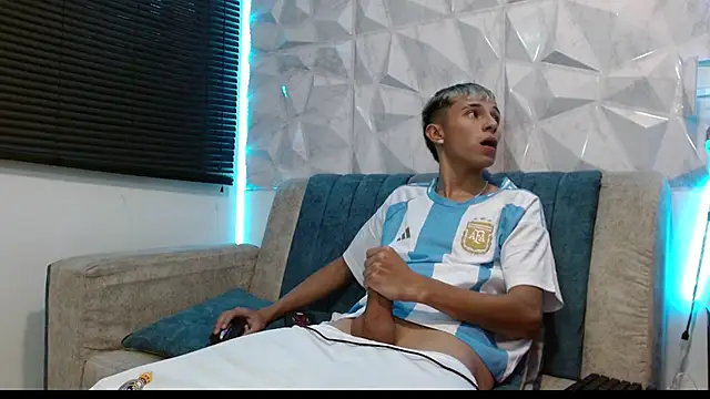 Isaac tan online show from September 8, 2025, 11:04 pm