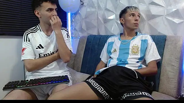 Isaac tan online show from September 18, 2025, 2:02 am