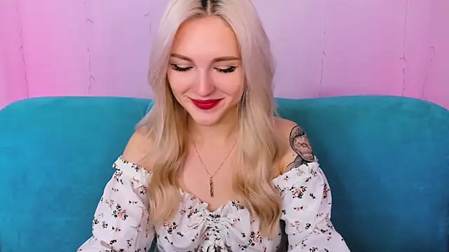 LisaFoxyMe online show from October 5, 2025, 8:12 am