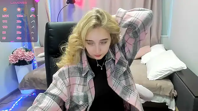 TaisiaHot online show from April 21, 2026, 7:58 am