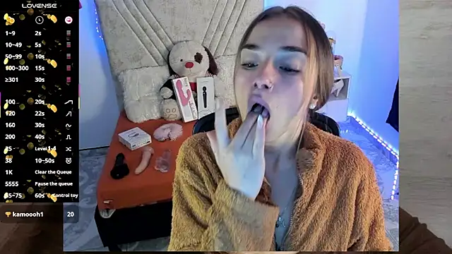 Snapshot of Mia_Victoria22 chatting on July 2, 2026, 8:04 pm Mia Victoria22 online show from July 2, 2026, 8:04 pm