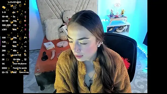 Snapshot of Mia_Victoria22 chatting on July 5, 2026, 6:59 pm Mia Victoria22 online show from July 5, 2026, 6:59 pm