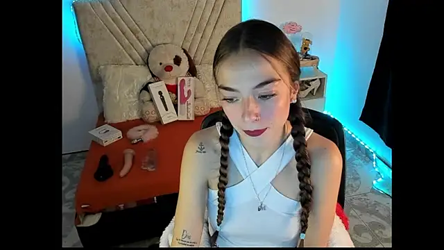 Snapshot of Mia_Victoria22 chatting on July 24, 2026, 2:20 am Mia Victoria22 online show from July 24, 2026, 2:20 am