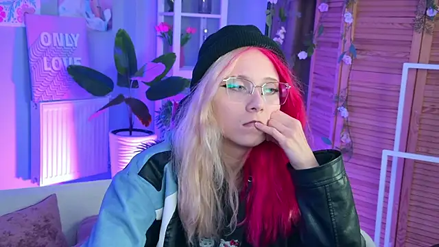 SakuraBliss online show from September 15, 2025, 4:40 pm