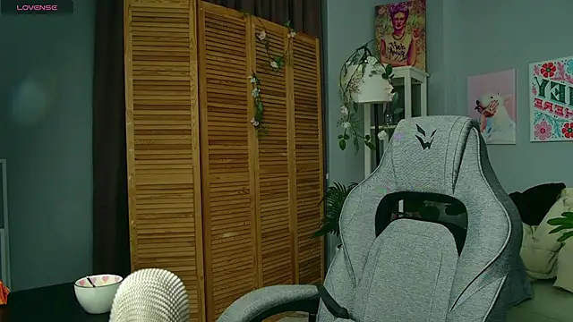 SakuraBliss online show from November 12, 2025, 5:24 pm