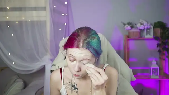 SakuraBliss online show from November 13, 2025, 5:01 pm