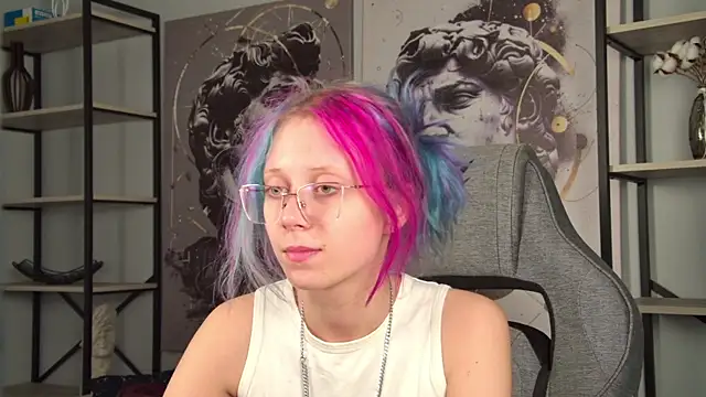 SakuraBliss online show from November 18, 2025, 3:49 pm