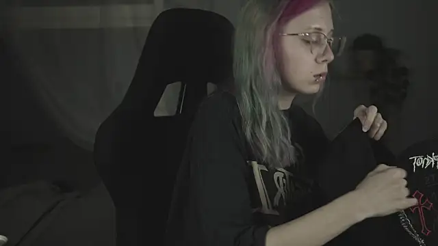 SakuraBliss online show from November 24, 2025, 10:04 am