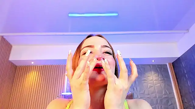 MadisonAnngel online show from October 8, 2025, 8:28 pm