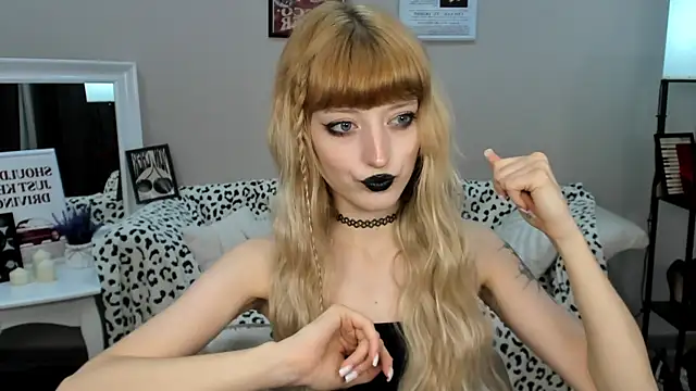 MistyMarlo online show from April 21, 2026, 2:51 am