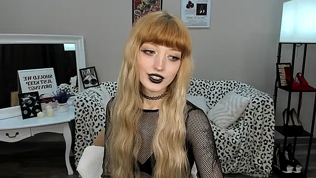 MistyMarlo online show from April 22, 2026, 6:42 pm