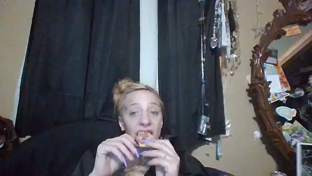 flavi1996 online show from September 29, 2025, 7:13 am